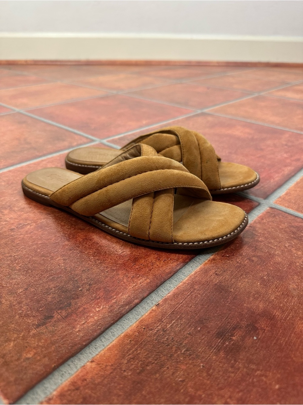 Madewell Women’s Crisscross Suede Slide Sandals - Cognac